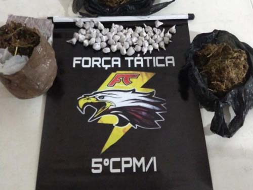 PM prende traficante com meio quilo de maconha