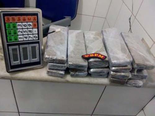 Policiais militares apreendem 7,5 quilos de maconha na parte alta de Maceió