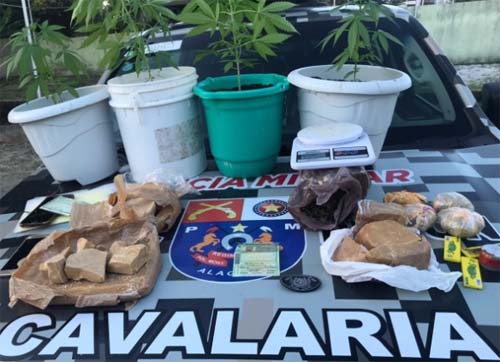 Durante ações distintas, RPMon e 5º BPM apreendem mais de 5,7 quilos de drogas em Maceió