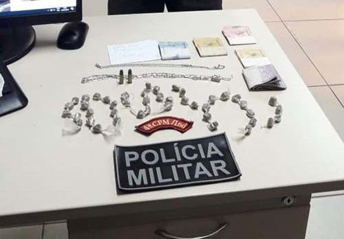 Jovem é preso com drogas e munições no Centro de Cajueiro