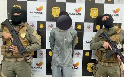 Prestador de serviço do sistema prisional é preso com droga e celulares que seriam entregues a detentos