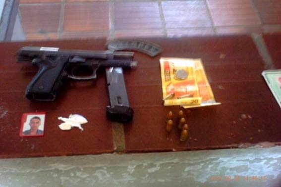 Polícia Militar prende três homens com pistola e cocaína na cidade de Roteiro