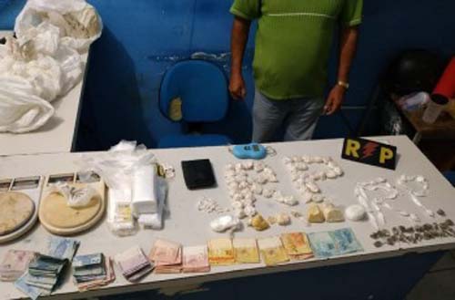 Maconha, cocaína e mais de mil pedras de crack são apreendidas em Palmeira dos Índios