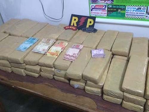 Mulher é presa com mais de 40 kg de maconha em Santana do Ipanema