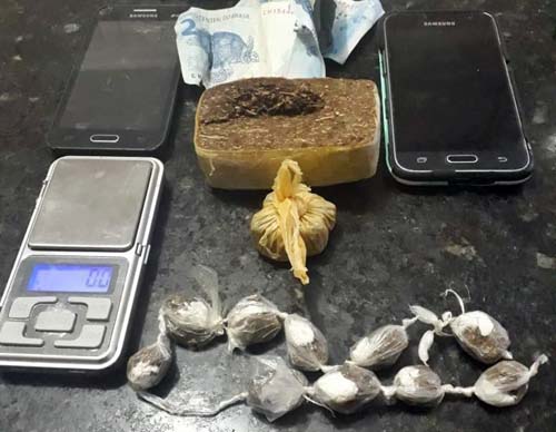 Jovens são presos por tráfico de drogas no Hélio Jatobá em São Miguel dos Campos