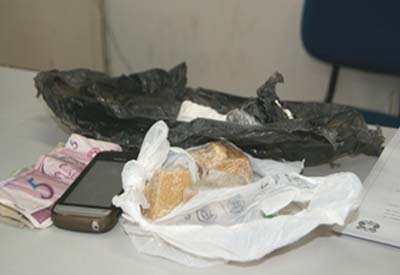 Mulheres são presas suspeitas de tráfico de drogas