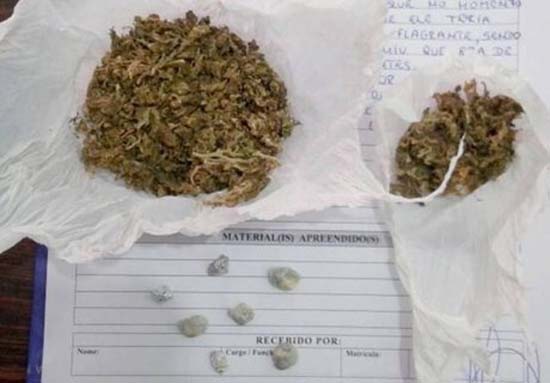 Suspeito de tráfico é preso com maconha pronta para a venda no Jacintinho