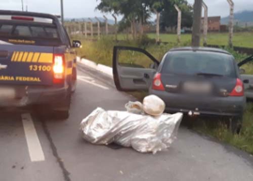 PRF prende homem e apreende 25,7 quilos de Maconha na BR-104