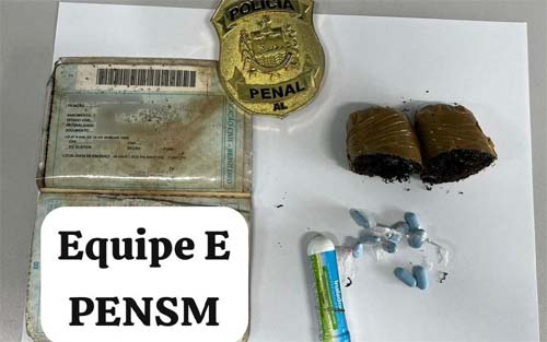 Mulher é flagrada tentando entrar em presídio com drogas e Viagra