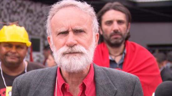 Em campanha, candidato ao governo do Paraná é alvo de bomba