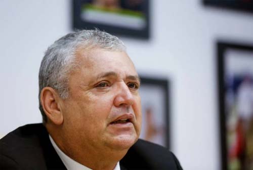 Desembargador João Egmont é filmado em momento íntimo durante sessão