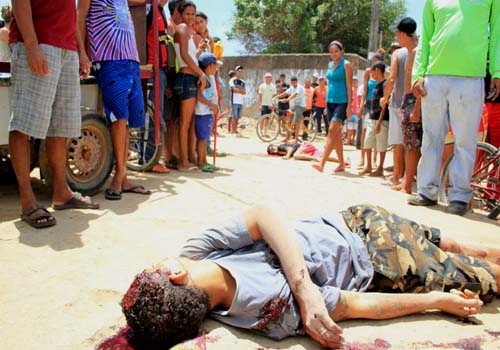 Dois jovens são assassinados a tiros por ocupantes de carro