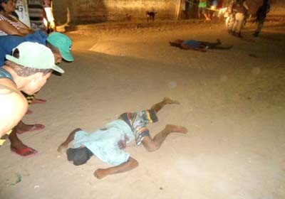 Em emboscada, dois jovens são executados com disparos de pistola em Penedo 