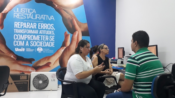 Central de Interpretação de Libras promove inclusão para deficientes auditivos em AL