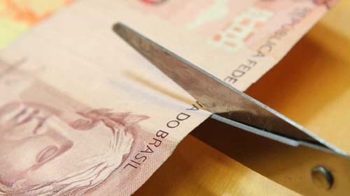 Governo vê buraco de R$ 2,4 bi no Orçamento