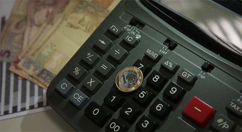 Atividade econômica cresce 0,6%, balança tem superávit de US$ 1,73 bi e PIB confirma previsão de alta