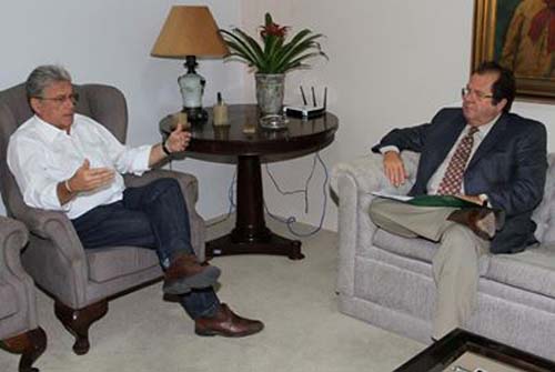 Governador e Presidente do Hospital do Açucar avaliam situação da instituição hospítalar em Palácio