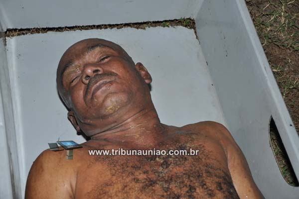 Servente sai com amigos para pescar e beber, mergulha no Rio Mundaú e morre afogado na periferia de União