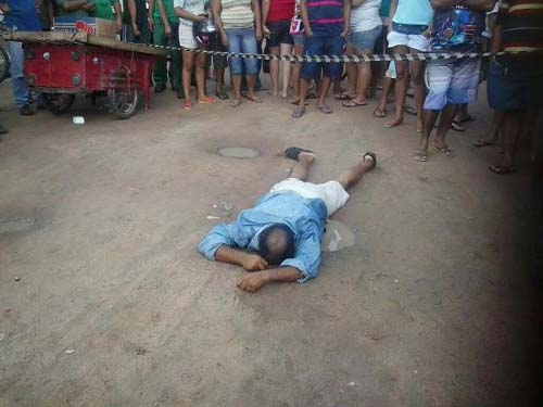 Vendedor ambulante é morto a tiros quando chegava em casa