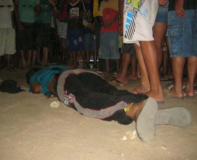 Assassinos causam terror ao executar menor de 17 anos dentro de parque de diversão