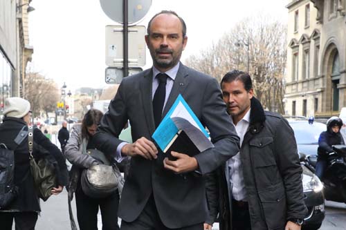 Para encerrar protestos, governo francês suspende aumento nos combustíveis