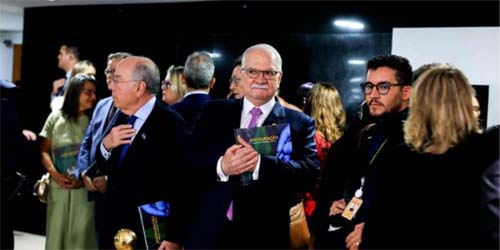 Fachin envia recado ao STF durante cerimônia sobre 8 de janeiro