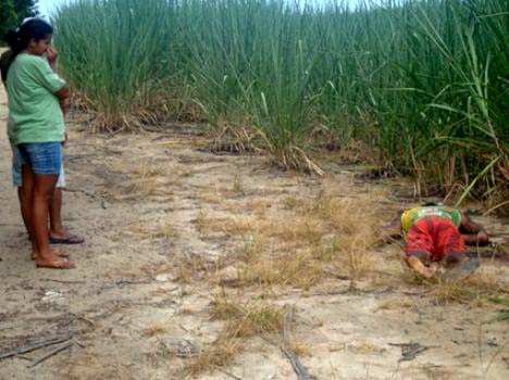 Jovem é arrastado de casa e assassinado em canavial 