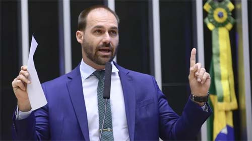 Eduardo Bolsonaro pede licença do cargo de deputado federal e anuncia que irá morar nos EUA