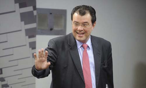 Rival de Renan: Braga é candidato à presidência do Senado e tem chances