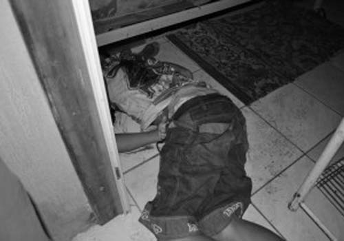 Homem invade residência e mata o próprio irmão embaixo da cama