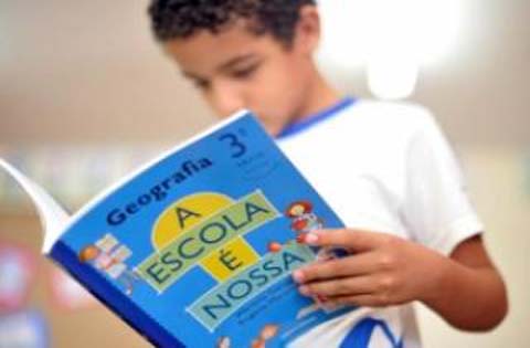 Brasil investe metade do recomendado pela OCDE para o ensino básico