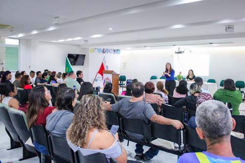 MEC debate educação bilíngue de surdos em evento