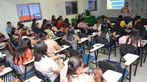 Educadores municipais de Coruripe participam de encontro de formação