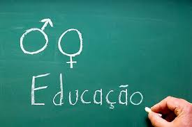 Maioria da população é a favor da educação sexual e da discussão de política nas escolas, diz Datafolha