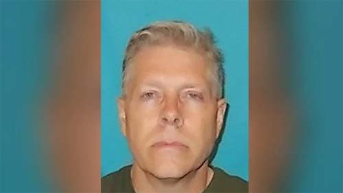 Condenado por abusar de criança morre após beber líquido em julgamento