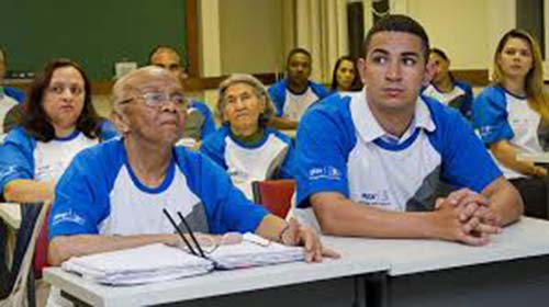 EJA transforma vidas e garante novas oportunidades para jovens e adultos
