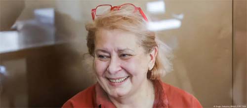 Polícia russa inicia caçada a jornalista crítica da guerra na Ucrânia