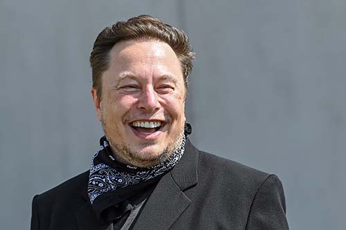 Fortuna de Elon Musk vai a R$ 1,39 trilhão após Tesla receber maior encomenda de veículos elétricos do mundo