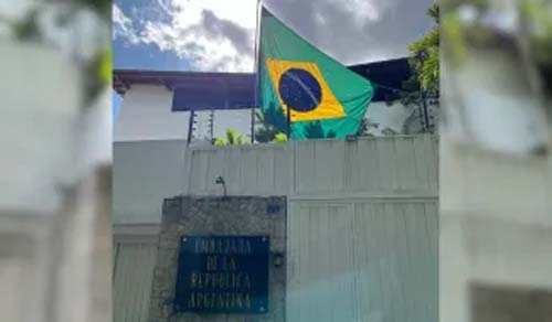 Opositores denunciam novo cerco policial a embaixada na Venezuela; Itamaraty monitora situação