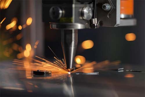 CNI alerta: emprego na indústria tem queda pela primeira vez em 18 meses