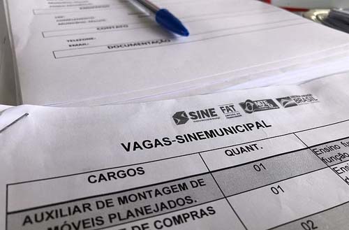 Cozinheira, pedreiro, vigilante e mais: Sine oferta 40 vagas de emprego nesta segunda em Maceió