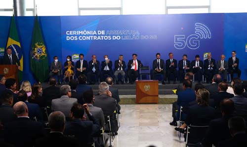 Governo e empresários assinam termo de concessão do 5G
