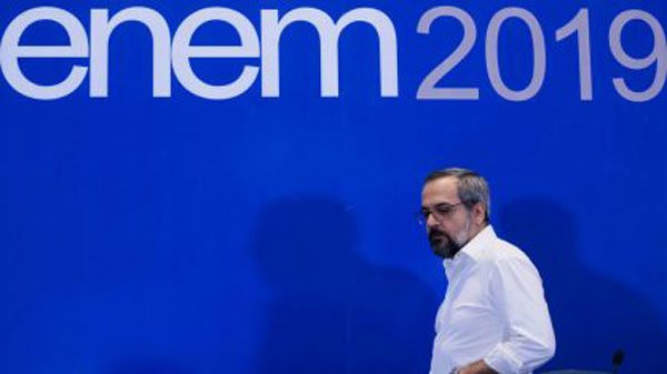 Erro na correção do Enem 2019 afetou cerca de 6 mil candidatos, afirma Weintraub