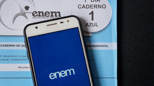 Estudantes vão poder votar em enquete para nova data do Enem