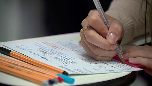 Cresce número de interessados em ingressar em faculdades particulares em 2022; preferência é por ensino híbrido, diz pesquisa