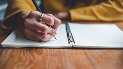 Redação do Enem: as lições e dicas de três estudantes que conseguiram tirar nota mil