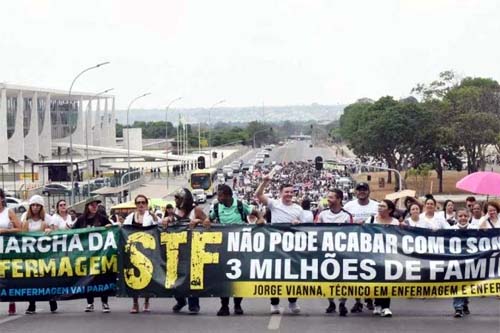 Em defesa do piso, enfermeiros anunciam paralisação nacional em fevereiro