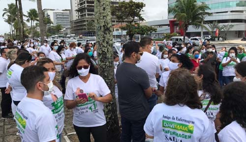 Profissionais da enfermagem fazem ato público pela regulamentação de piso e jornada de trabalho