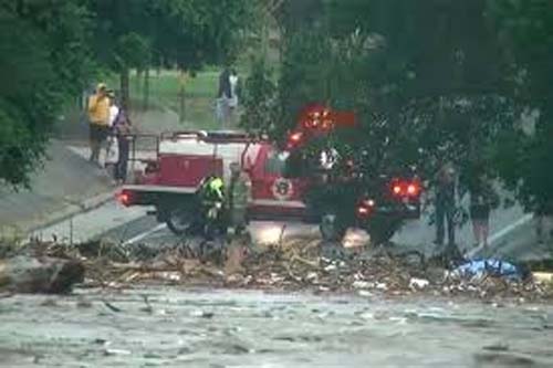 EUA: Enchentes no Texas causam 13 mortes e deixam 20 crianças desaparecidas