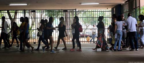 Novo Ensino Médio começa sob questionamentos e críticas